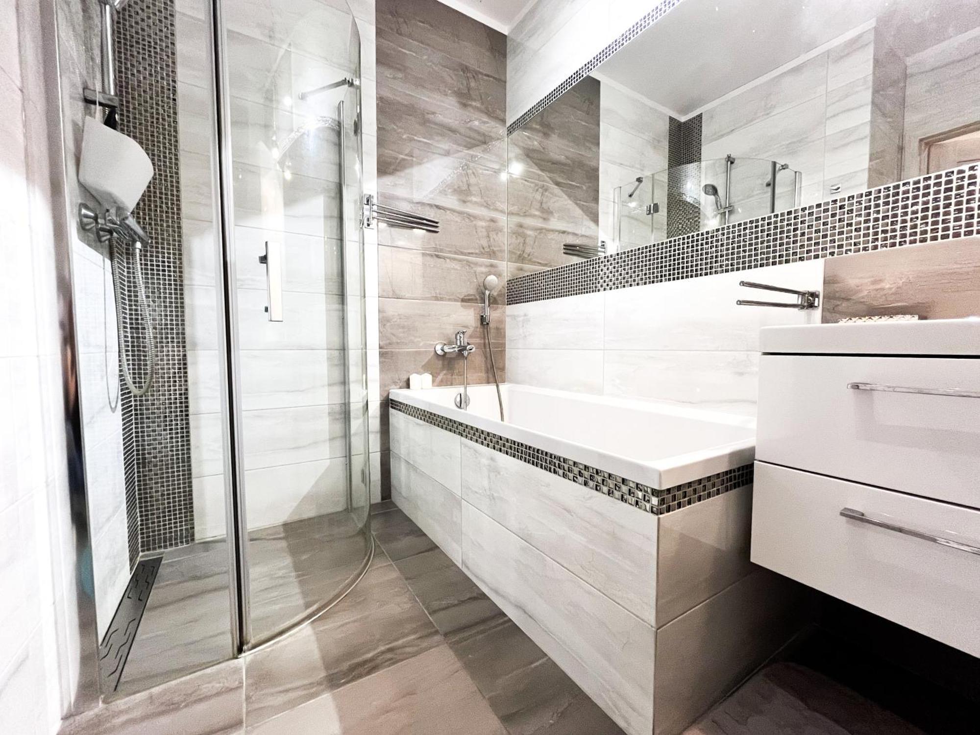 Walk To Park, Modern 2Bd Kitchen! Balcony, Parking Διαμέρισμα Βρότσλαβ Εξωτερικό φωτογραφία